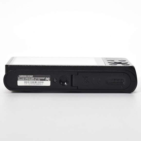 Samsung DV300F Digital DualView Camera 16.0MP 5x Optical Zoom Video WiFi 64GB SD - Picture 9 of 16